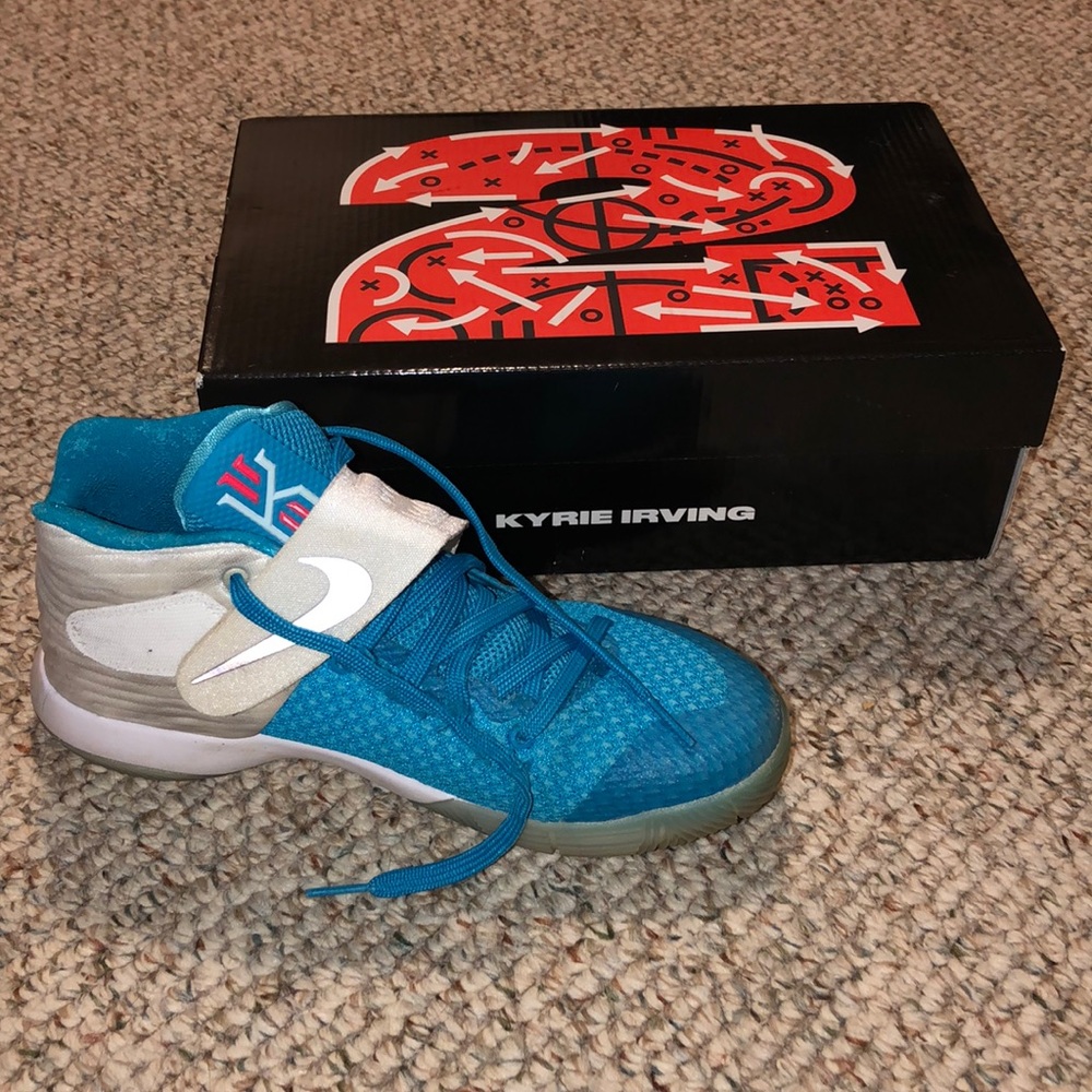 Kyrie 2’s X-mas
